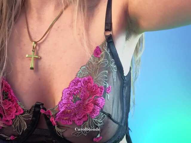 Charlotte-glasses live cam on BongaCams