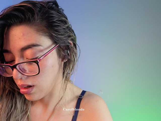 Charlotte-glasses live cam on BongaCams