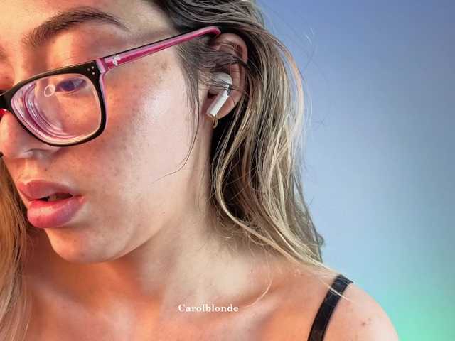 Charlotte-glasses live cam on BongaCams