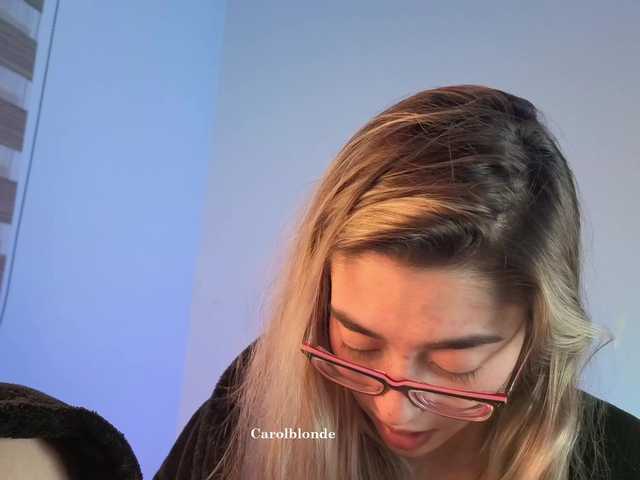 Charlotte-glasses live cam on BongaCams