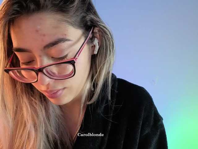 Charlotte-glasses live cam on BongaCams
