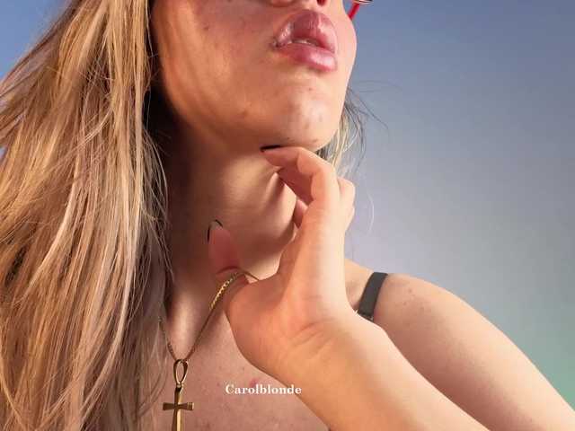 Charlotte-glasses live cam on BongaCams
