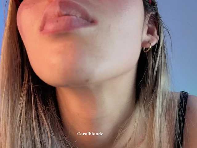 Charlotte-glasses live cam on BongaCams