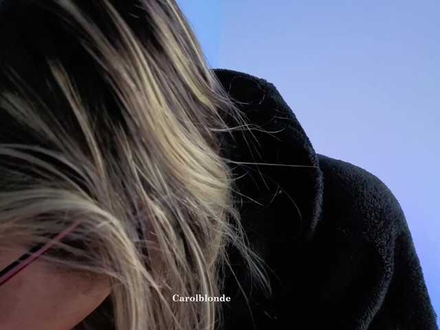 Charlotte-glasses live cam on BongaCams