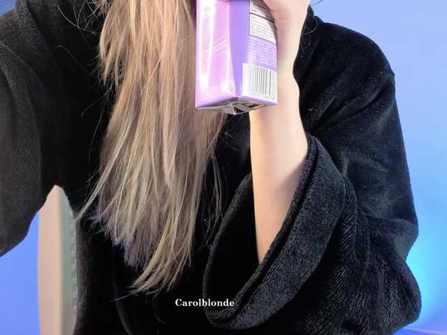 Charlotte-glasses live cam on BongaCams