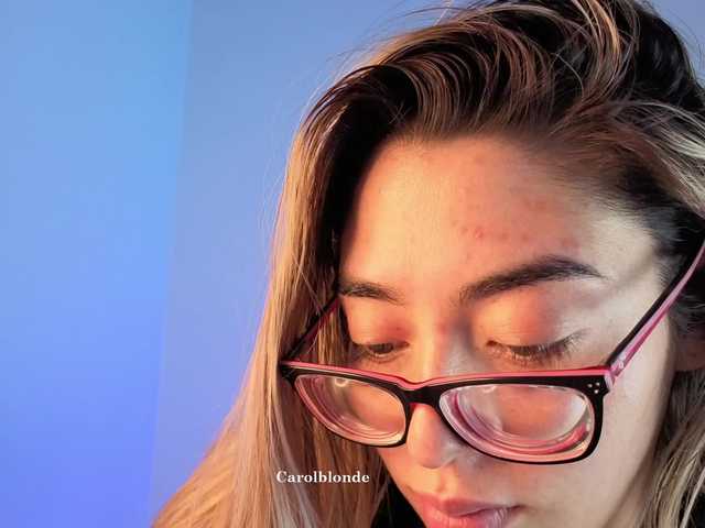 Charlotte-glasses live cam on BongaCams