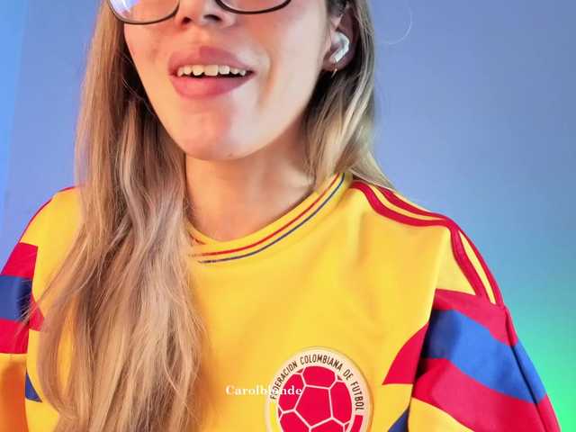 Charlotte-glasses live cam on BongaCams