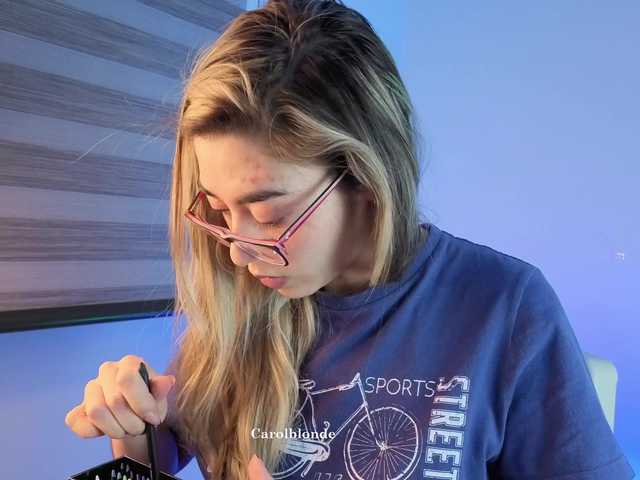 Charlotte-glasses live cam on BongaCams