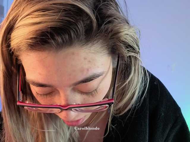 Charlotte-glasses live cam on BongaCams