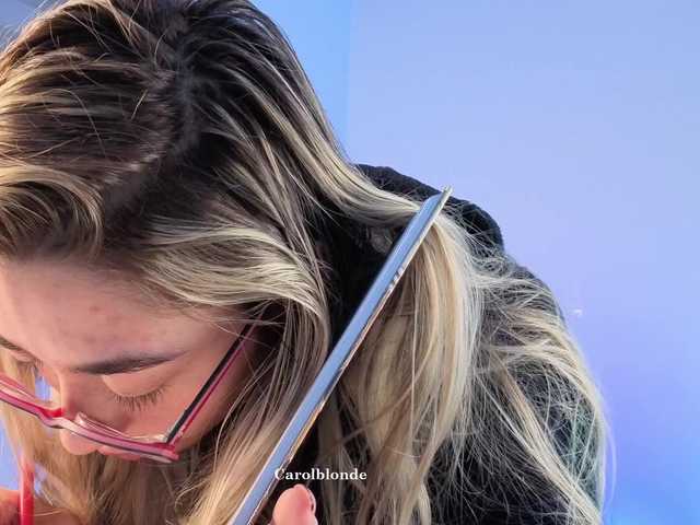 Charlotte-glasses live cam on BongaCams
