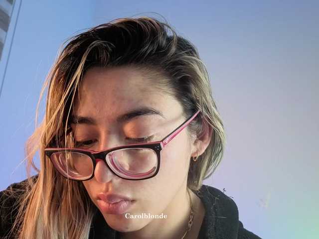 Charlotte-glasses live cam on BongaCams