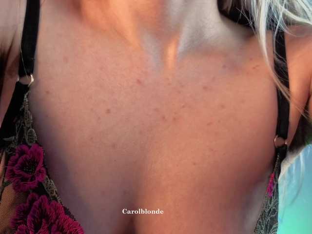 Charlotte-glasses live cam on BongaCams