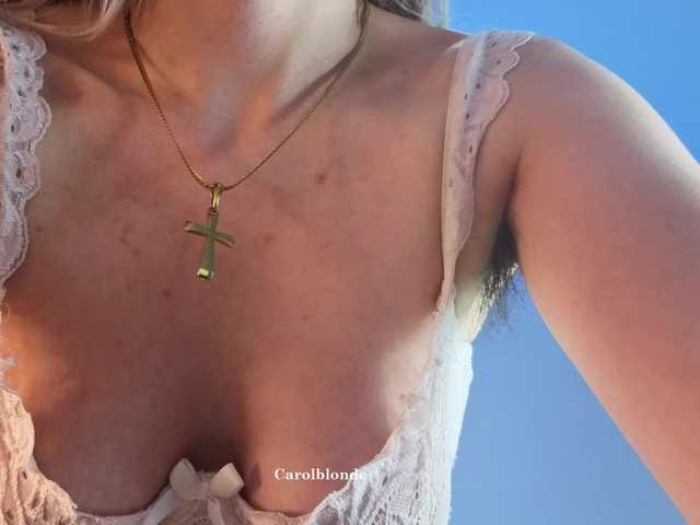 Charlotte-glasses live cam on BongaCams