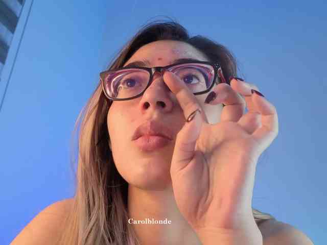 Carolblonde webcam