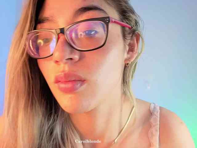 Carolblonde webcam