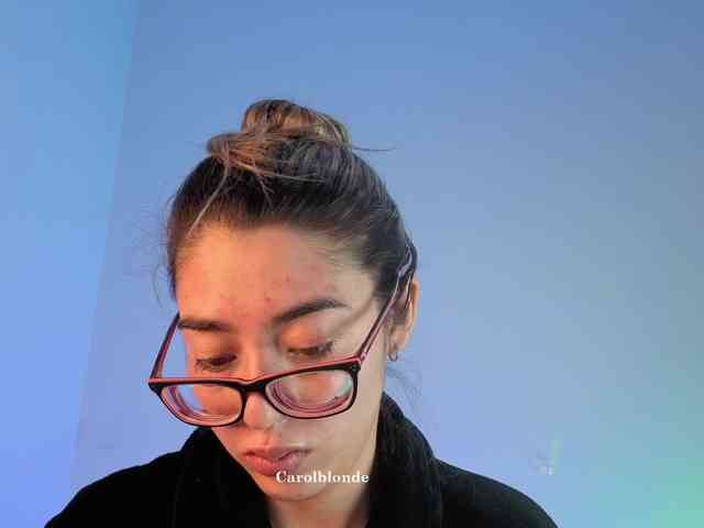 Carolblonde webcam