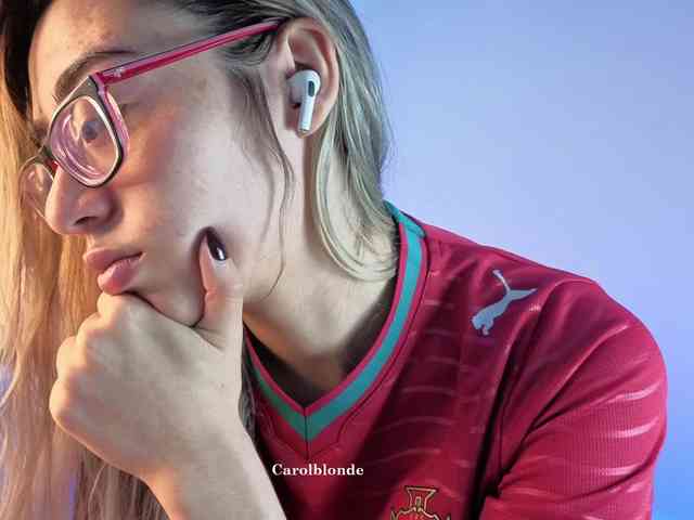 Carolblonde webcam