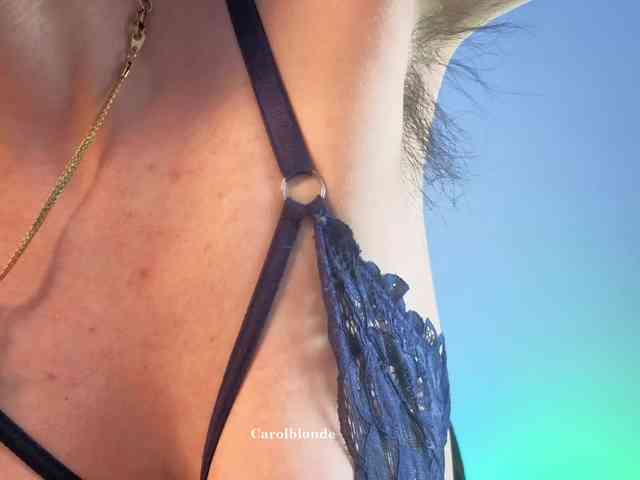 Carolblonde's cam show statistics and live stream