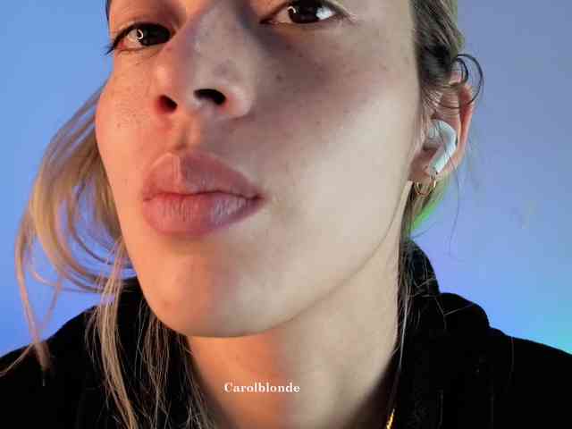 Carolblonde webcam