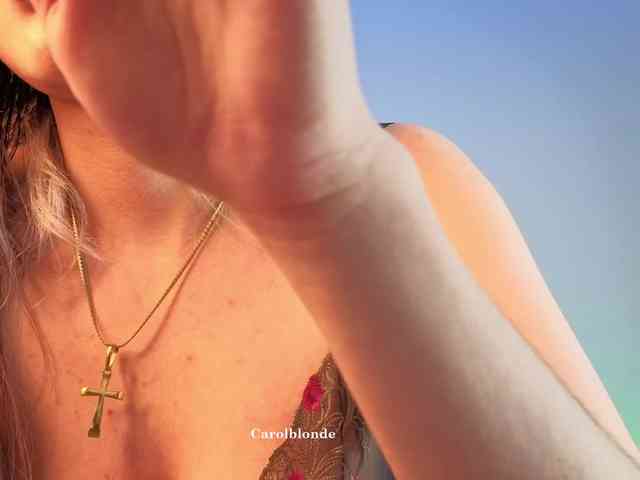 Carolblonde webcam