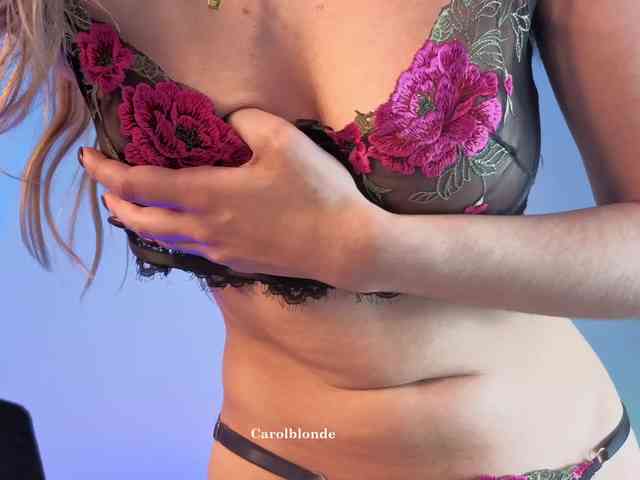Carolblonde webcam