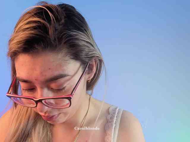 Carolblonde webcam