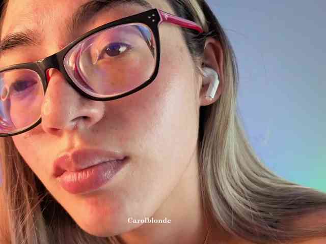 Carolblonde webcam