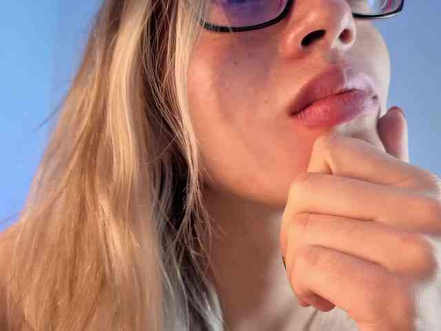 Carolblonde webcam