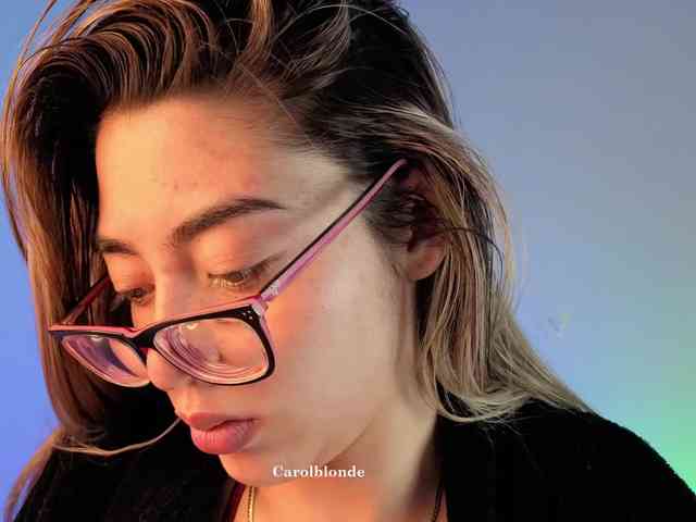 Carolblonde webcam