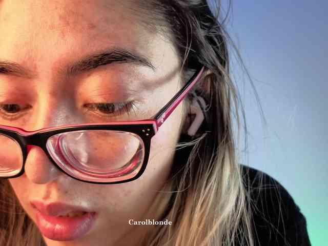 Carolblonde webcam