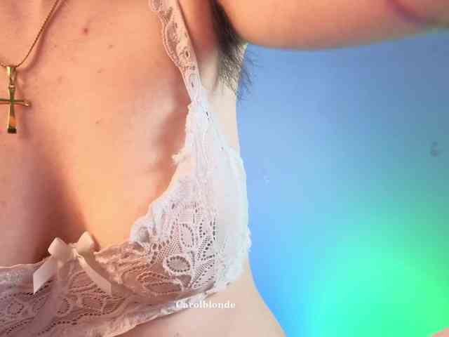 Carolblonde's live stream