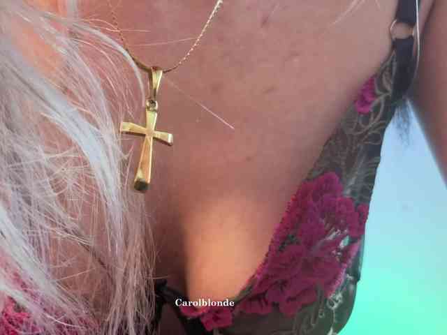 Carolblonde webcam