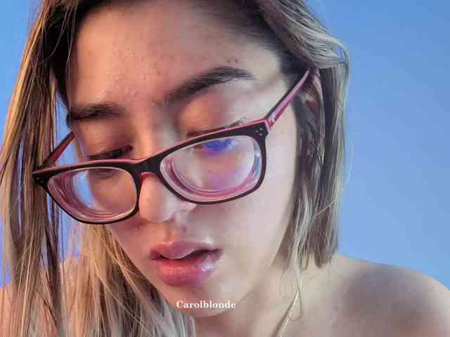 Carolblonde webcam
