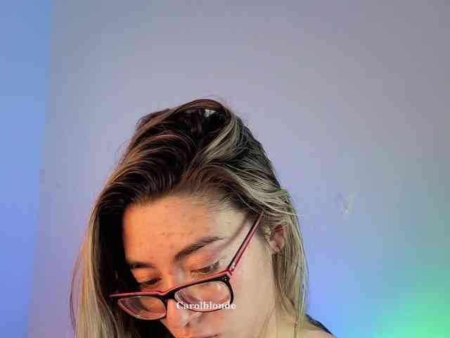 Carolblonde webcam