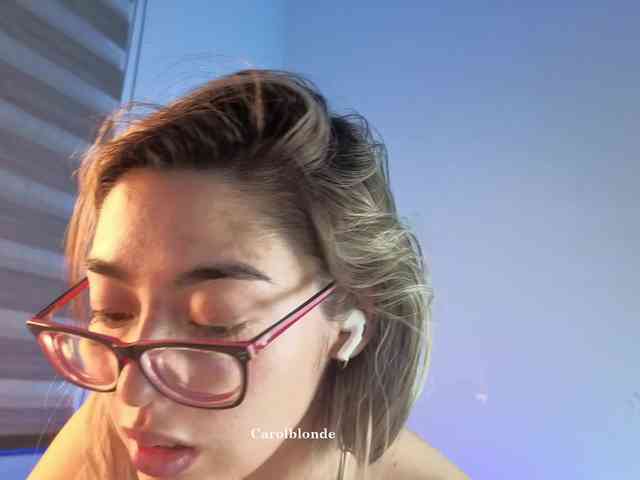 Carolblonde webcam