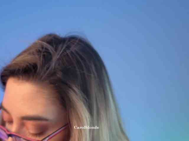 Carolblonde webcam
