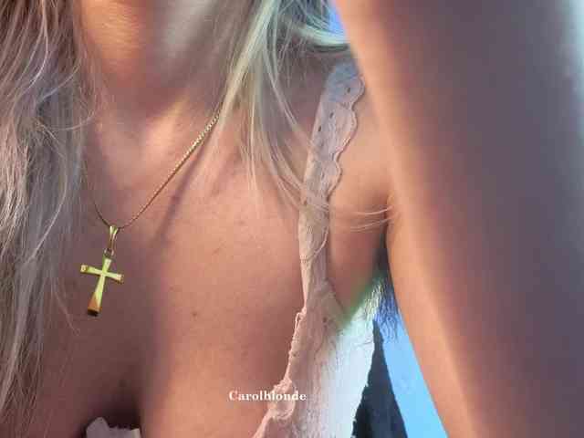 Carolblonde webcam