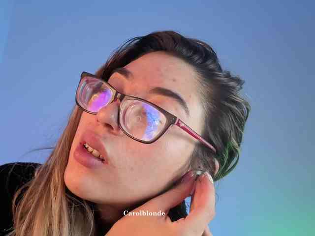 Carolblonde webcam