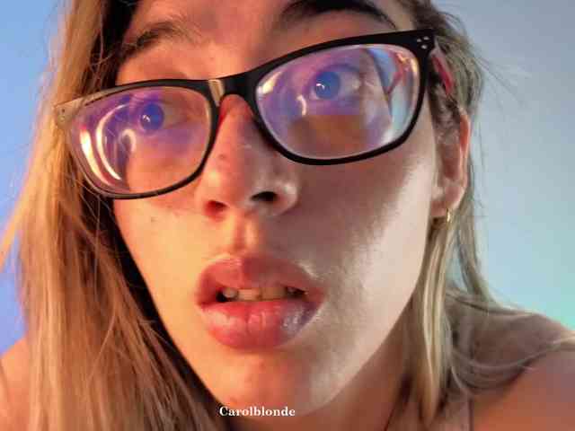 Carolblonde webcam