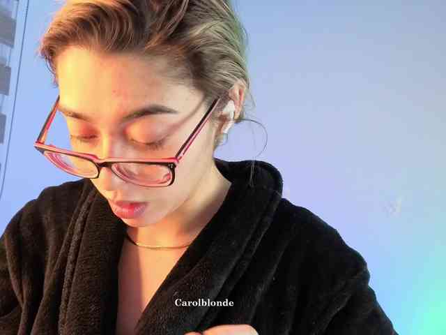 Carolblonde webcam
