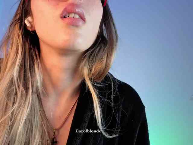 Carolblonde webcam
