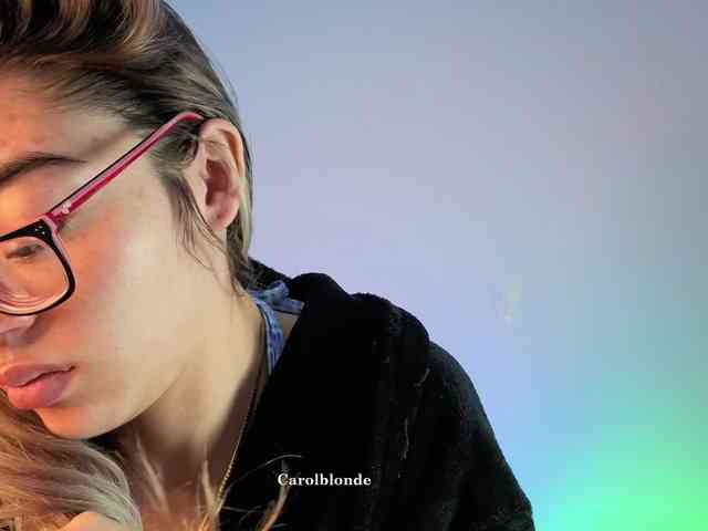 Carolblonde webcam
