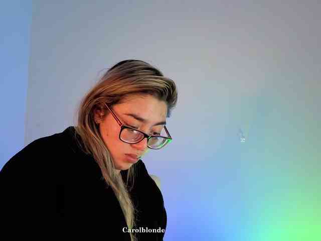 Carolblonde webcam