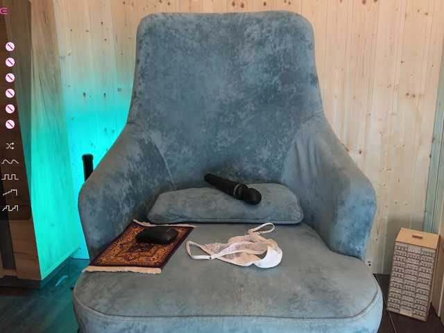Feramonaa live cam on BongaCams