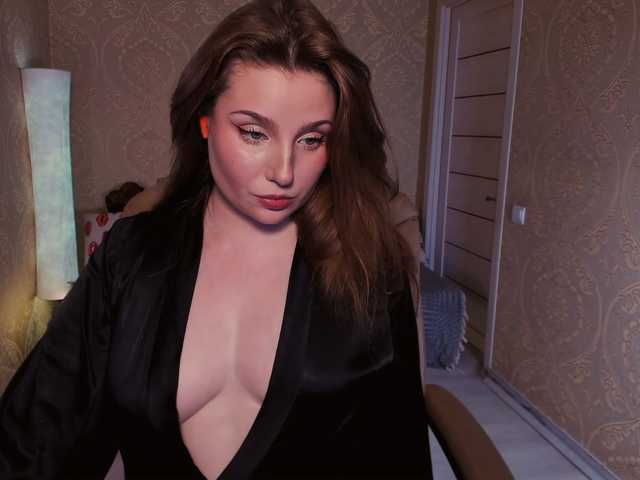 le modèle Esmeerrr est en webcam porno dans un show sur le site bongacams, il possède les tags suivants: White/Caucasian,Brunette,Shaved