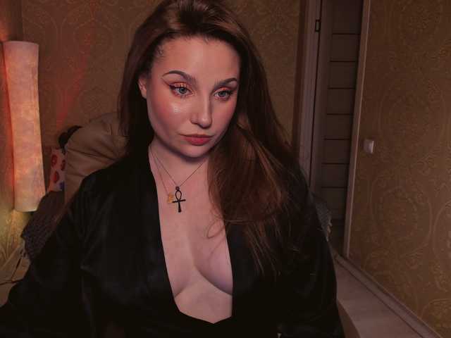 Esmeerrr Live Cam and Statistics on UnifiedCams