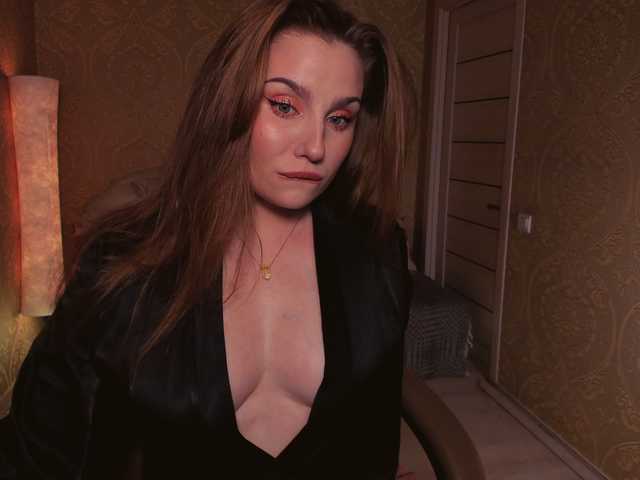 Esmeerrr's BongaCams show and profile