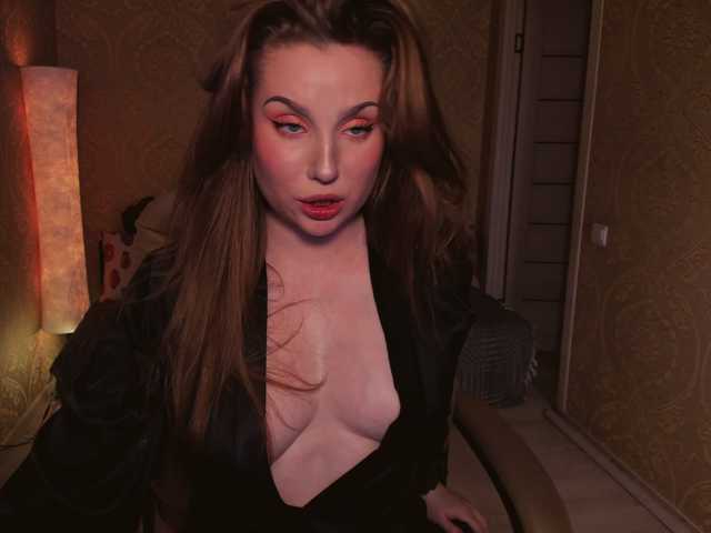 Esmeerrr's BongaCams show and profile