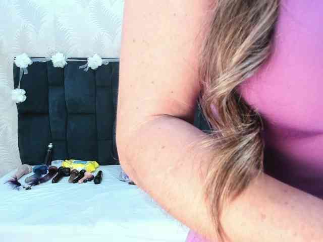 ArianaDiosa webcam