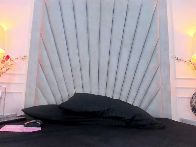 Evaa-Martinez Live Cam on BongaCams